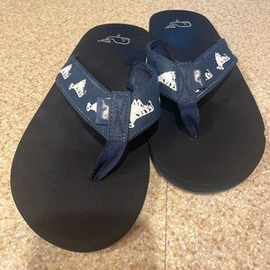 Vineyard Vines flip flops-rubber-blue-M9-great condition-cleaning out closet.